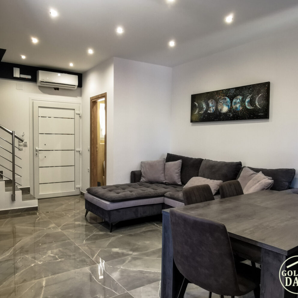 The Living Room | GoldenDay I