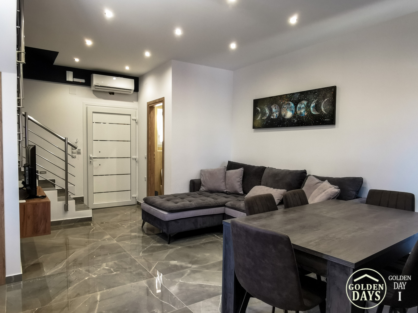 The Living Room | GoldenDay I