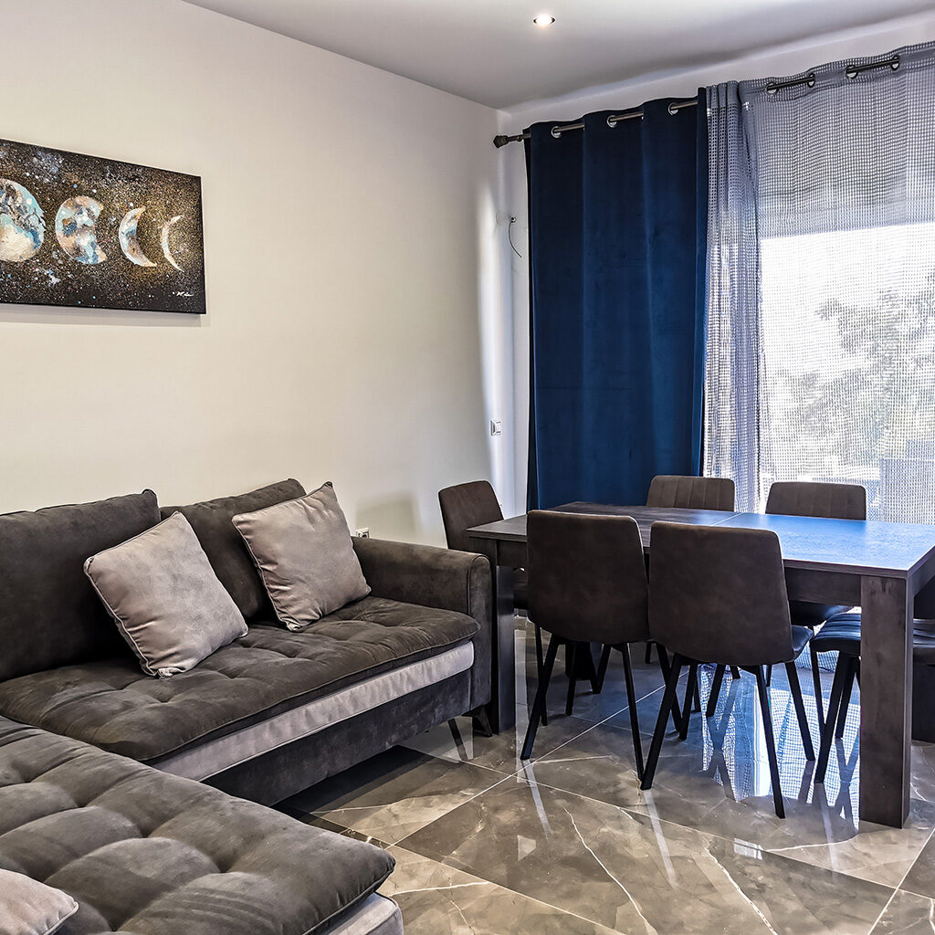 The Living Room | GoldenDay I