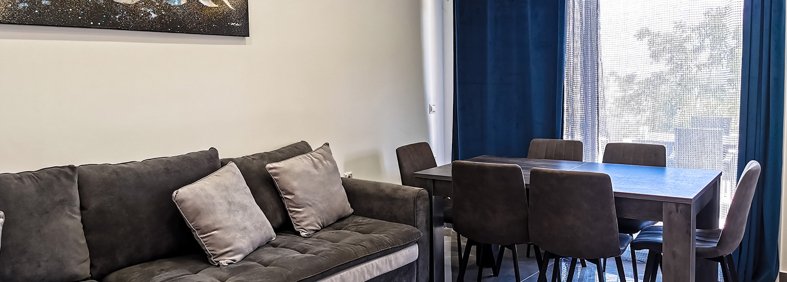 The Living Room | GoldenDay I