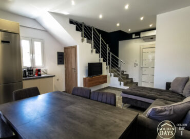 The Living Room | GoldenDay I