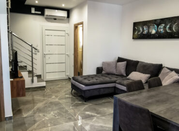 The Living Room | GoldenDay I