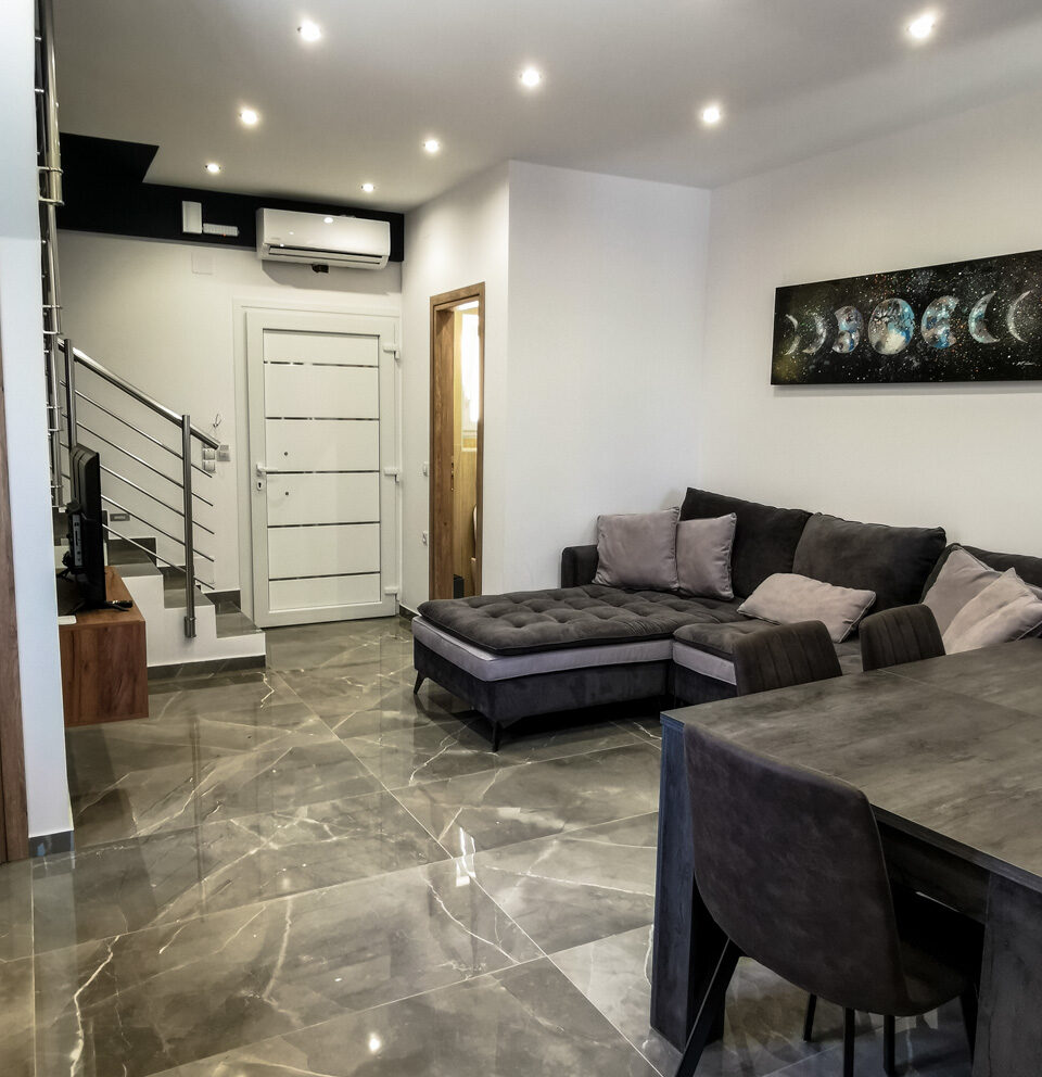 The Living Room | GoldenDay I