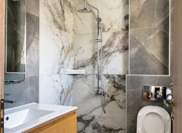 The Bathroom | GoldenDay I