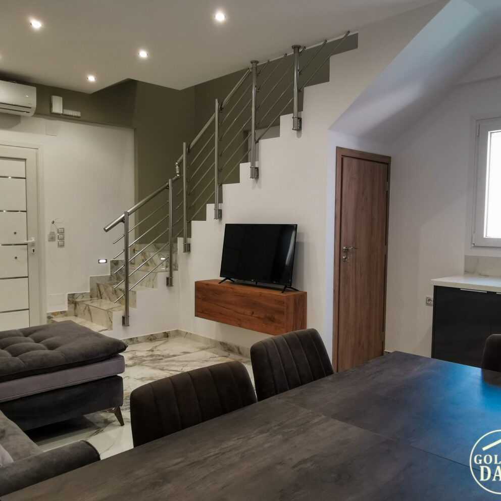 The Living Room | GoldenDay II