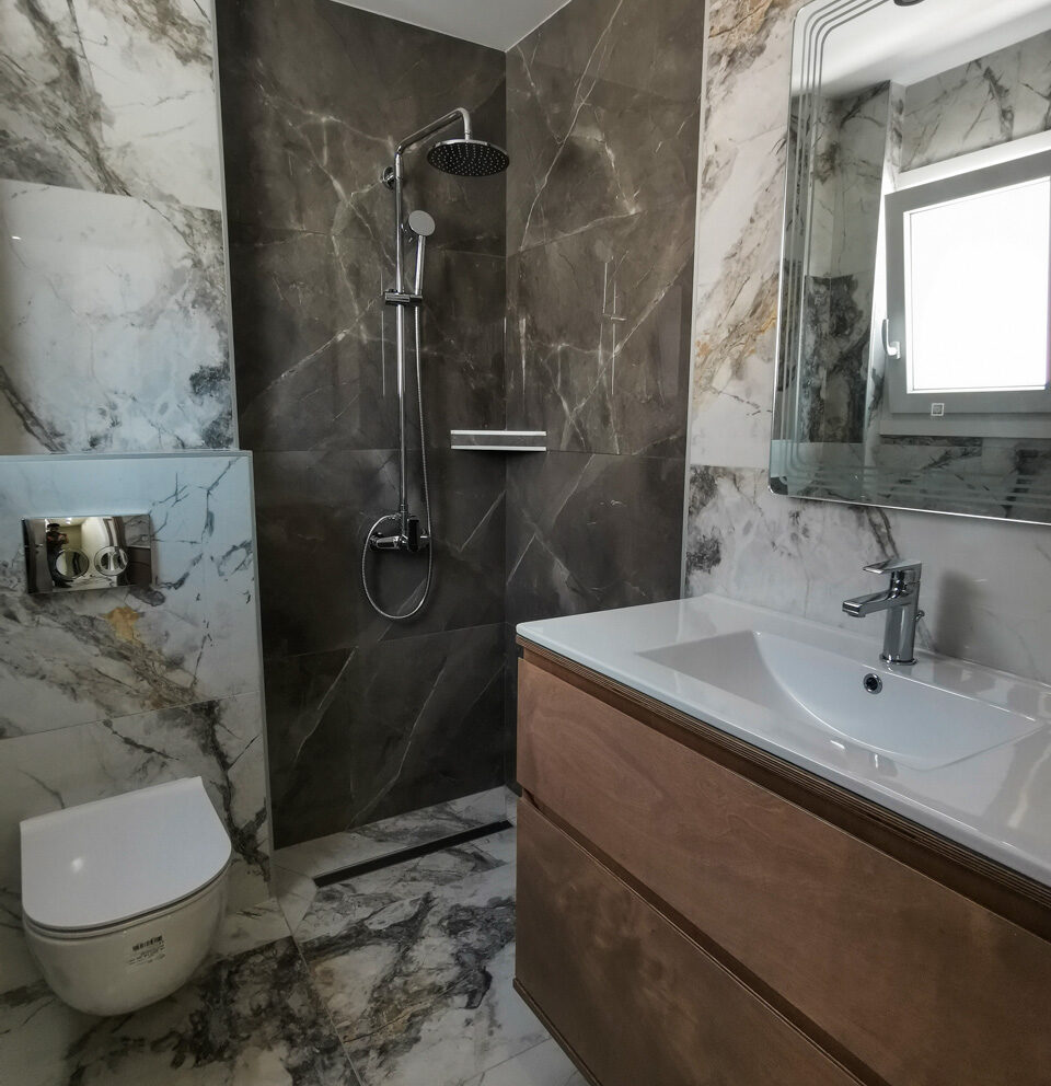 The Bathroom | GoldenDay II